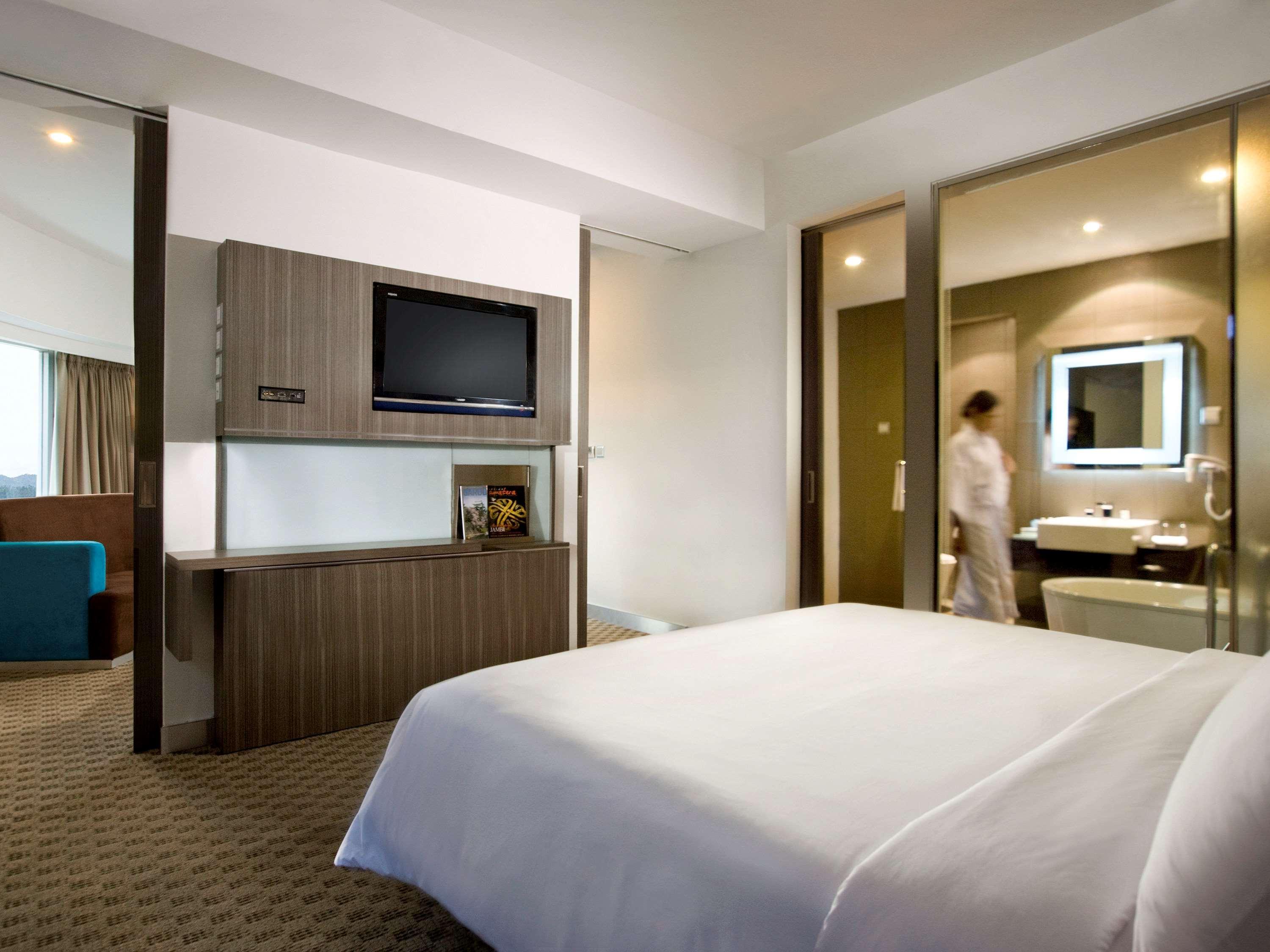 Novotel Bangka Hotel & Convention Center Pangkal Pinang Exterior photo