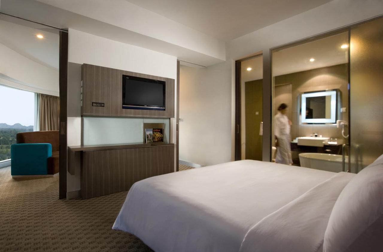 Novotel Bangka Hotel & Convention Center Pangkal Pinang Exterior photo